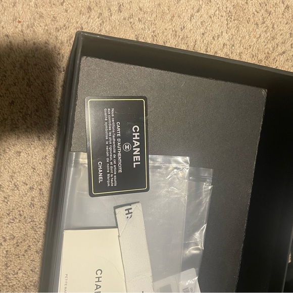 CHANEL Caviar Quilted Wallet On Chain - Picture 9 of 11